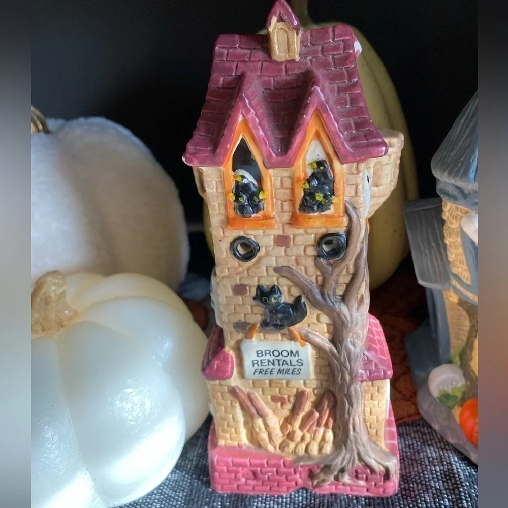 1996 Cute-n-Creepy Craft Creations Ceramic Light Up Witch-Mart Halloween House